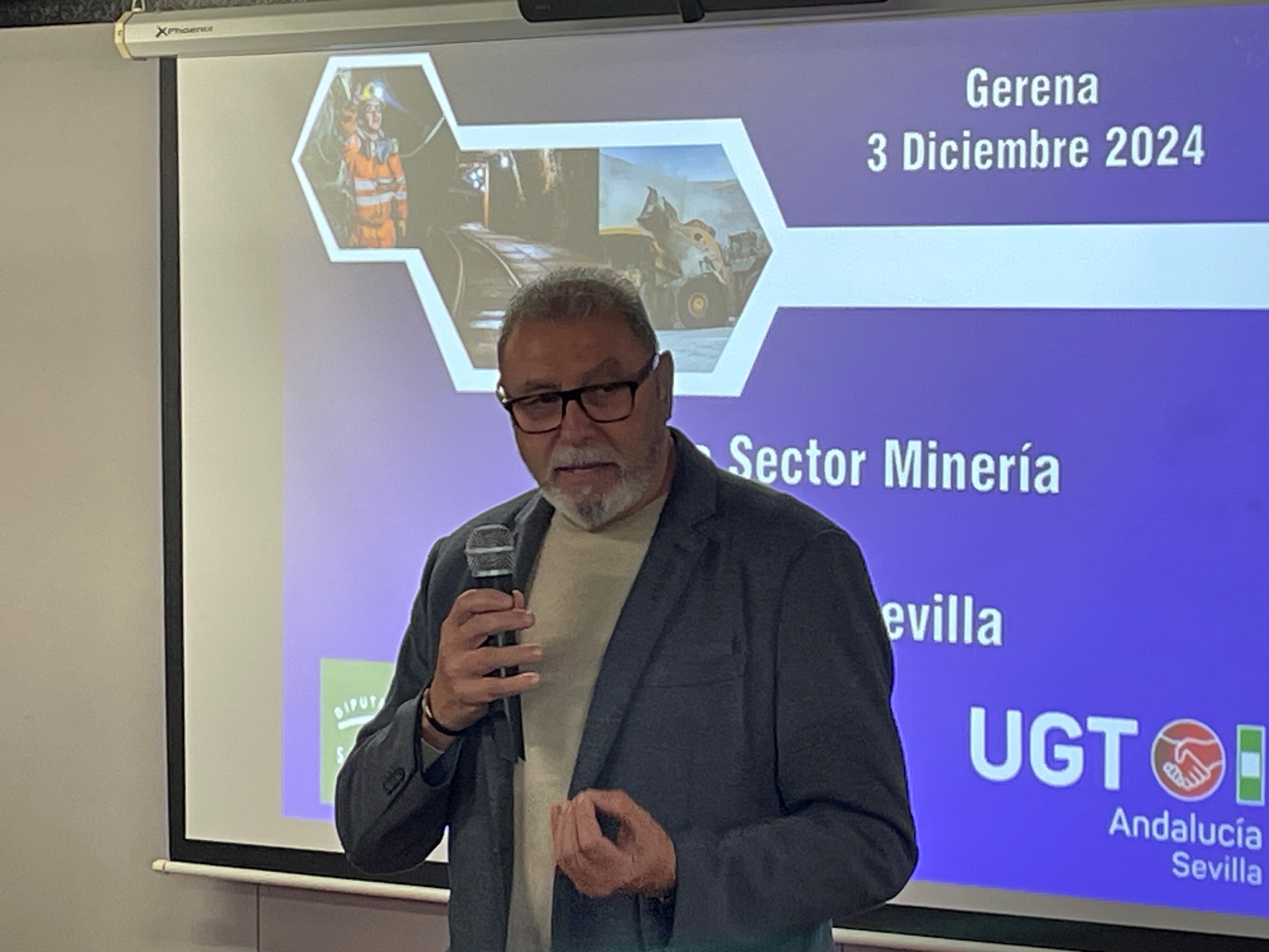 El secretario provincial de UGT, Juan Bautista Ginés, en la jornada sobre el futuro de la minería en Sevilla